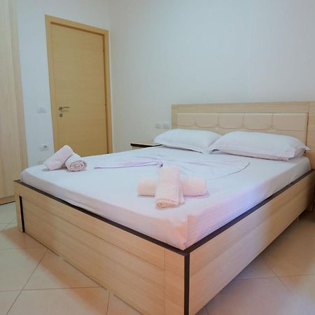 Almare Apartments Вльора Екстер'єр фото