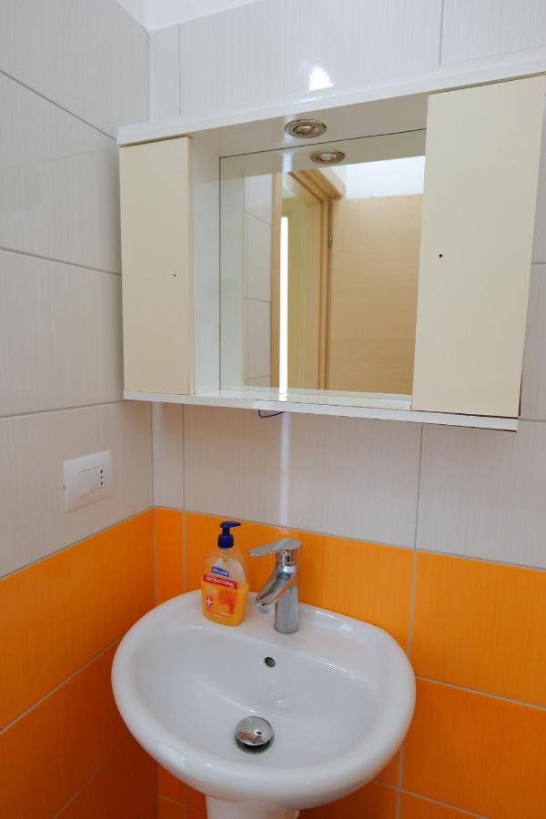 Almare Apartments Вльора Екстер'єр фото