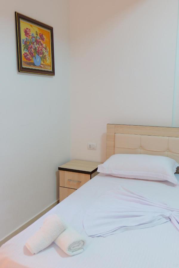 Almare Apartments Вльора Екстер'єр фото