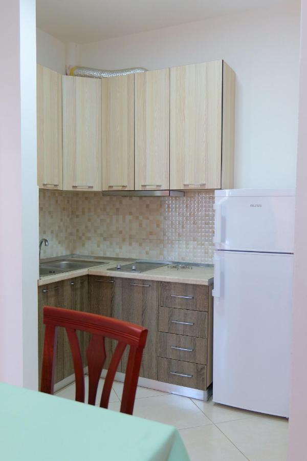 Almare Apartments Вльора Екстер'єр фото